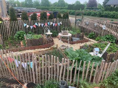 0612-1212 Staketenzaun Beeteinfassung